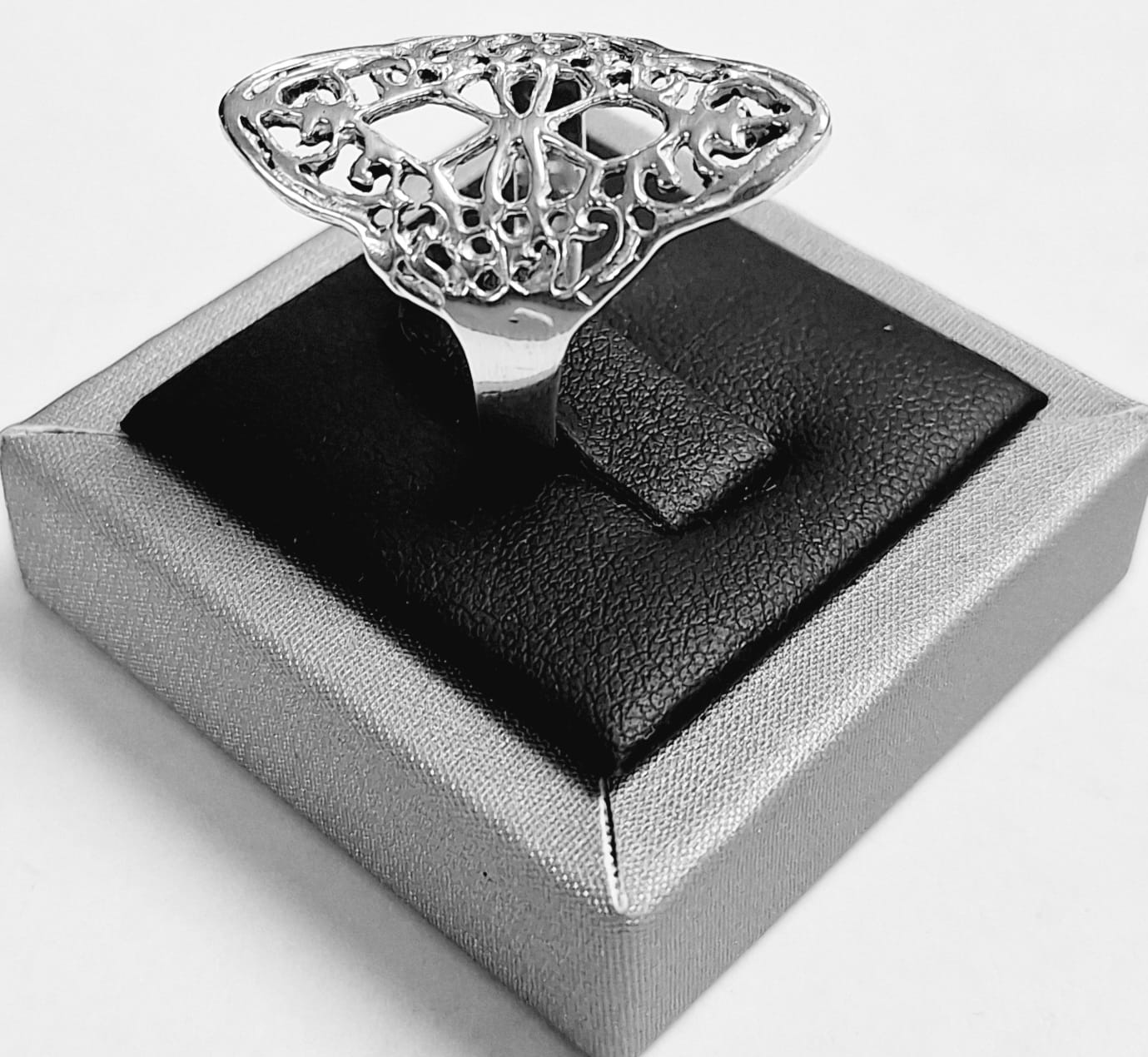 ANILLO CALADO EN PLATA LEY 925