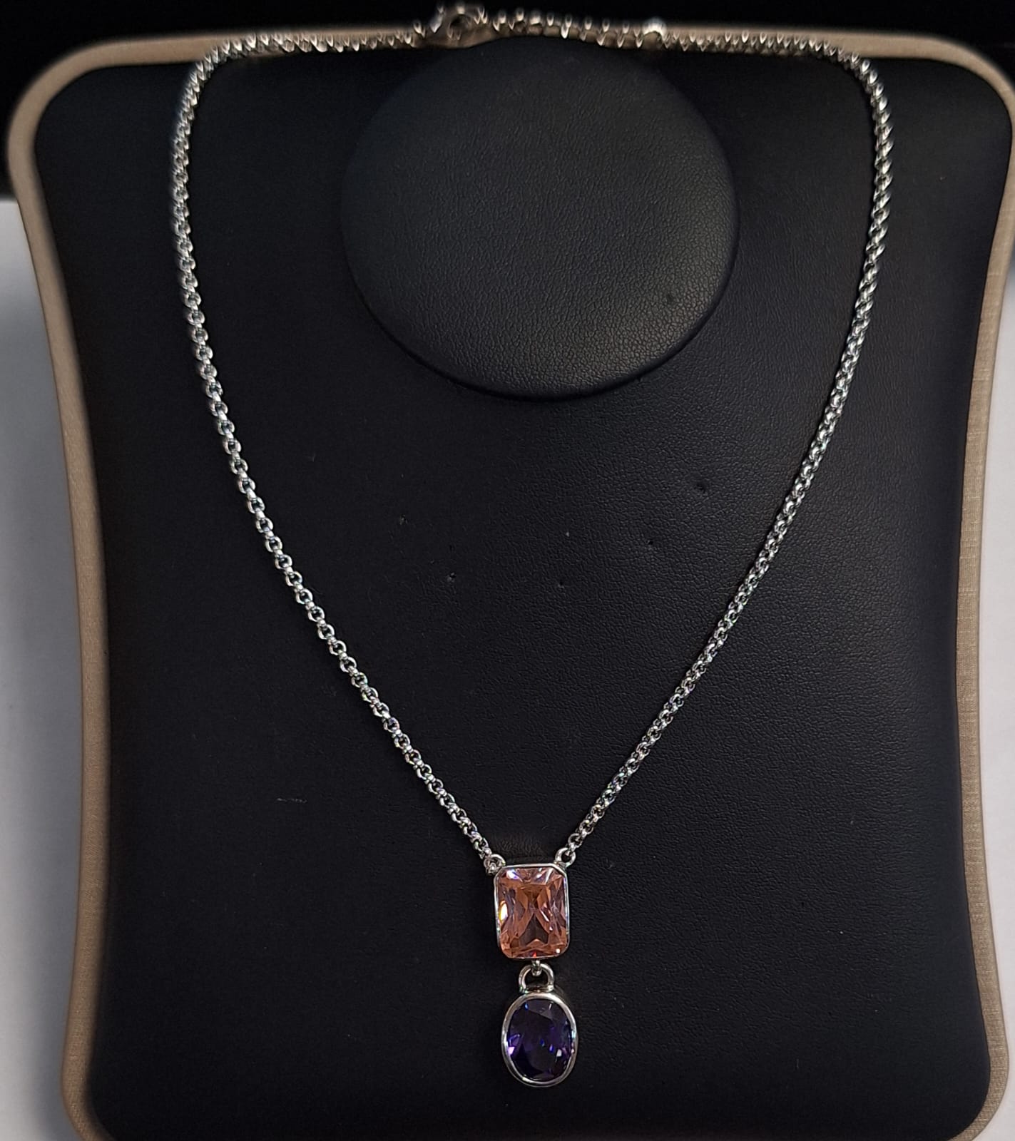 COLLAR CON INRUSTACIONES DE TOPACIO ROSA Y AMATISTA EN PLATA LEY 925