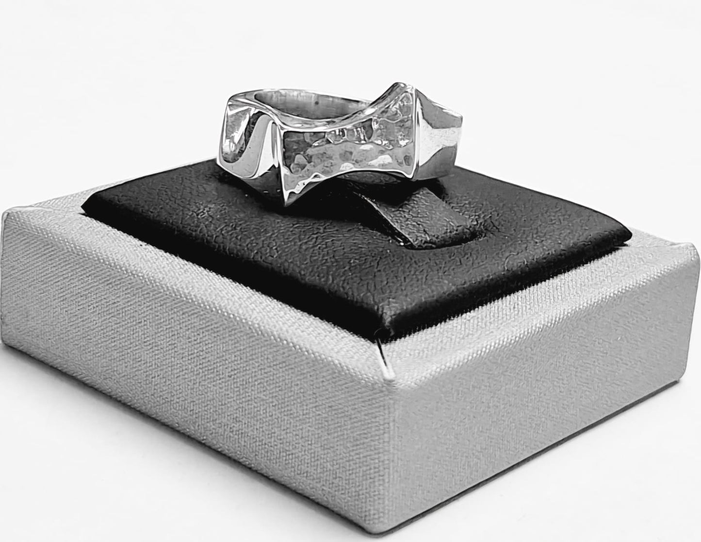 ANILLO  EN PLATA LEY 925