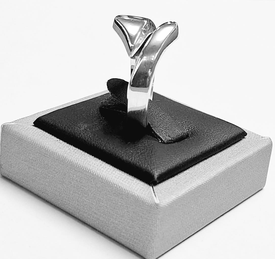 ANILLO EN PLATA LEY 925