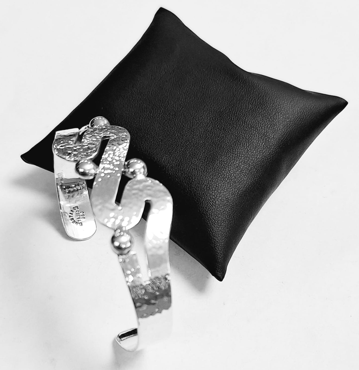 BRAZALETE MARTILLADO EN PLATA LEY 950