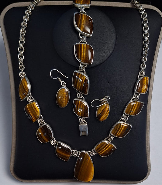 Set de Collar con Incrustaciones de Ojo de Tigre en Plata Ley 950, vista frontal