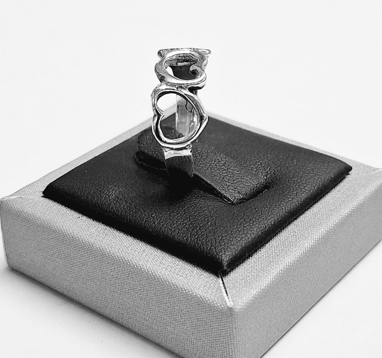 ANILLO DE TRES CORAZONES EN PLATA LEY 925