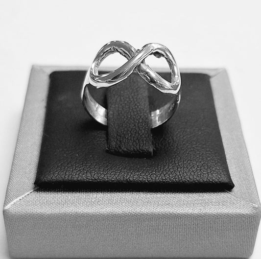 ANILLO INFINITO EN PLATA LEY 925