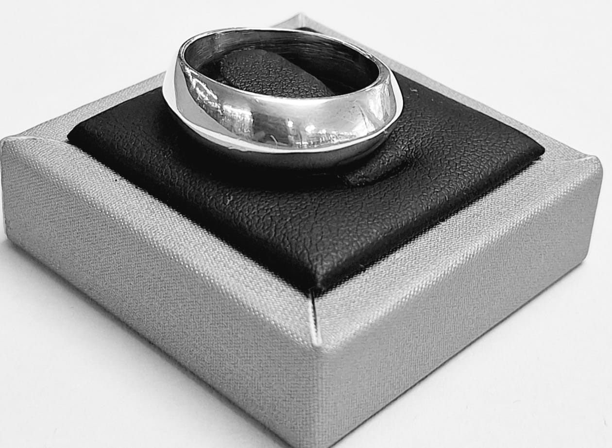 ANILLO EN PLATA LEY 925