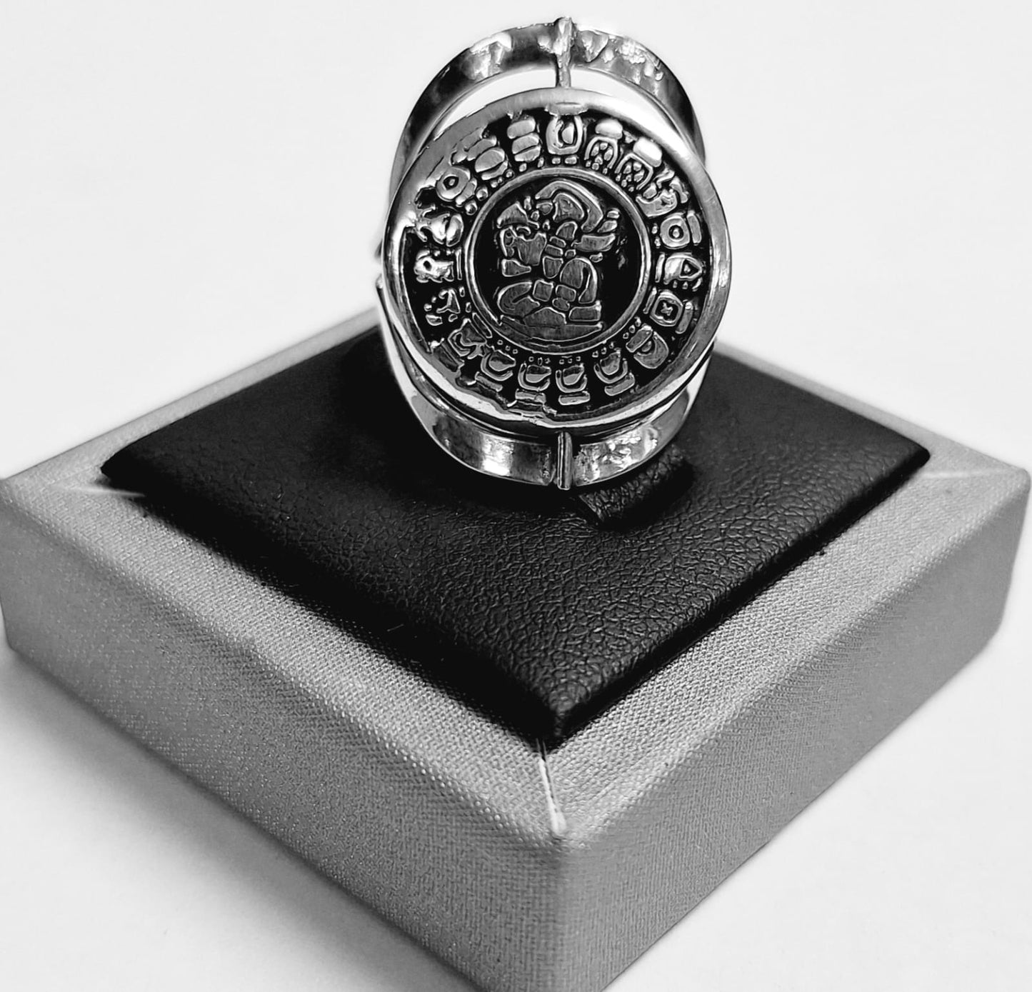 ANILLO CALENDARIO MAYA EN PLATA LEY 925