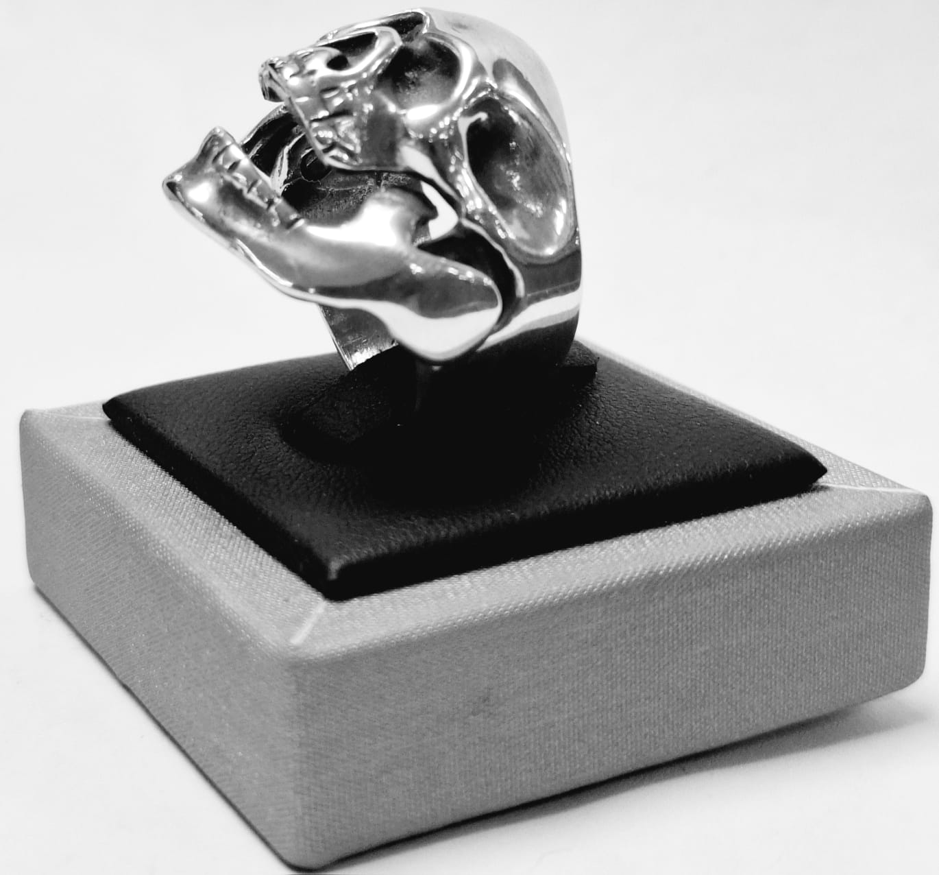ANILLO CALAVERA EN PLATA LEY 925