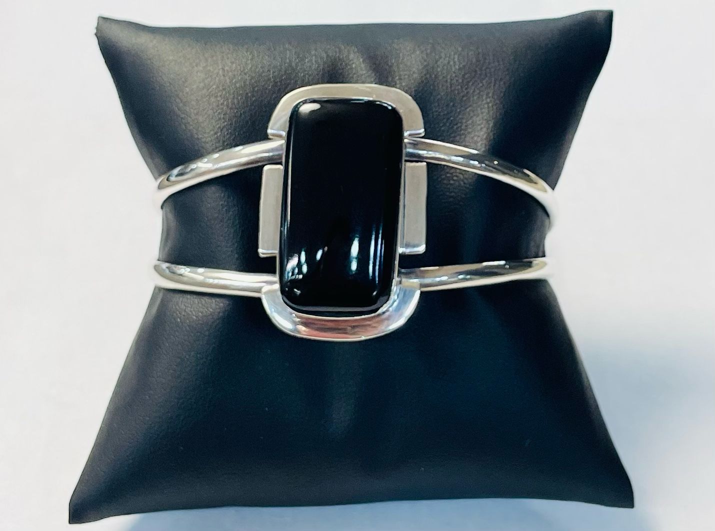 BRAZALETE EN PLATA LEY 925 CON OBSIDIANA