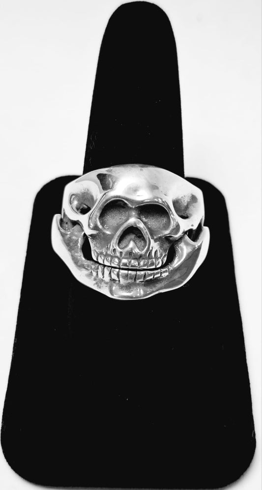 ANILLO CALAVERA EN PLATA LEY 925