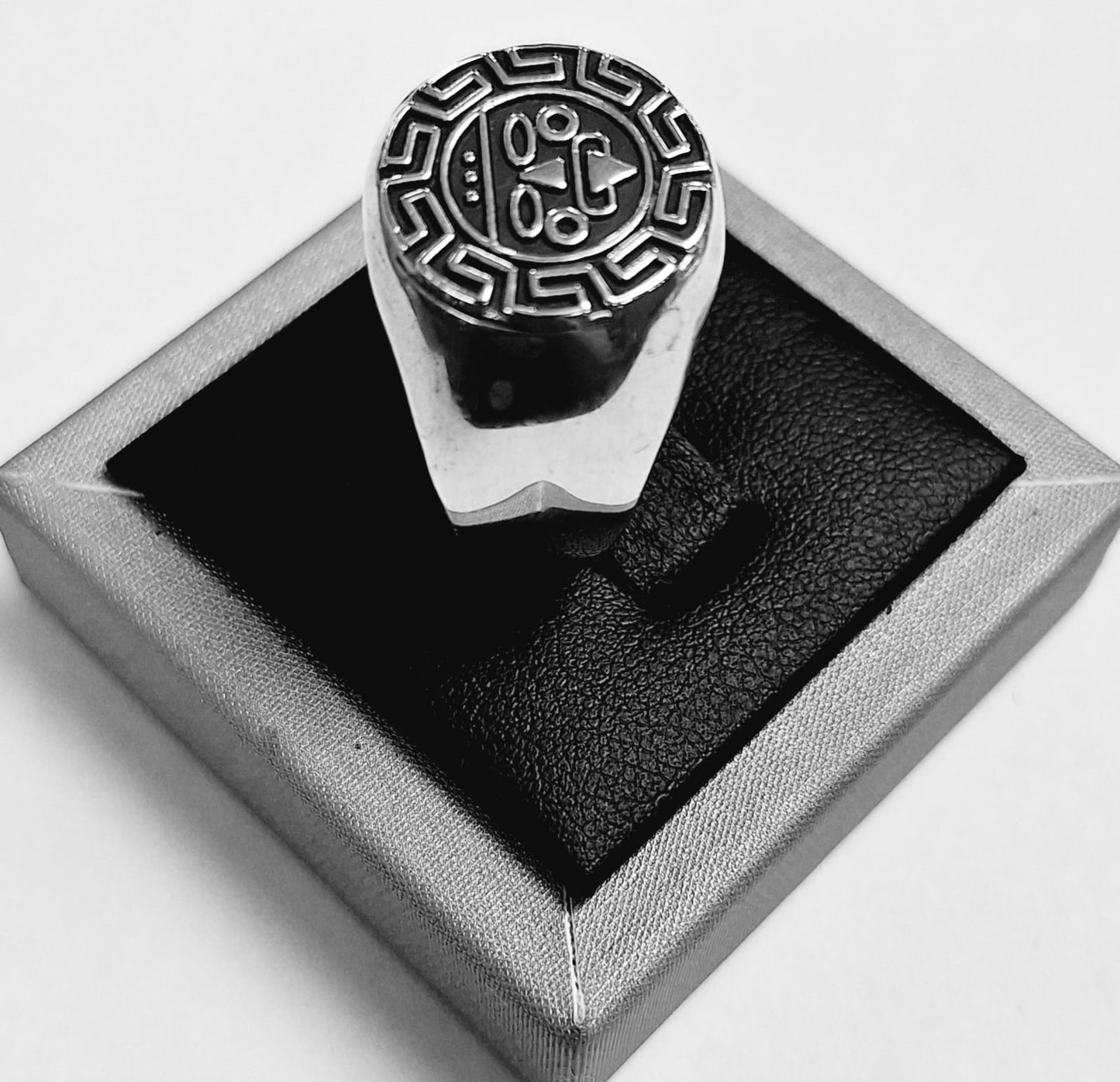 ANILLO   SELLO ÉTNICO EN PLATA LEY 925