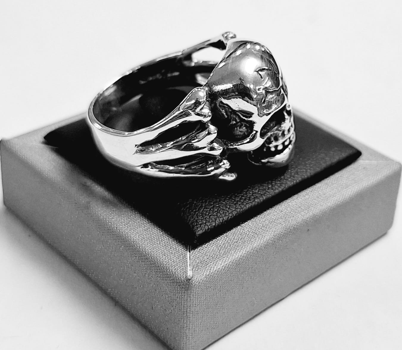 ANILLO CALAVERA EN PLATA LEY 925