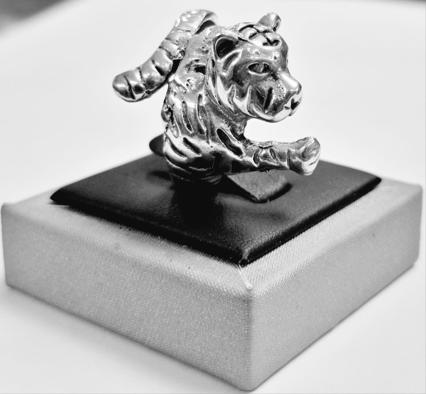 ANILLO TIGRE EN PLATA LEY 925