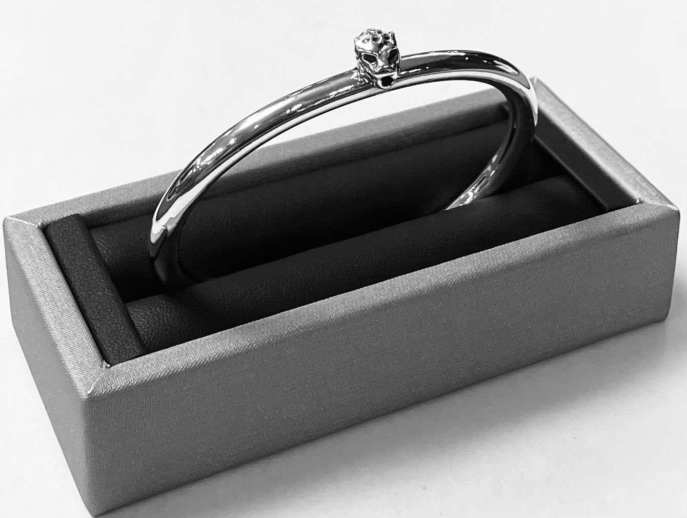BRAZALETE CON CABEZA DE JAGUAR  EN PLATA LEY 925