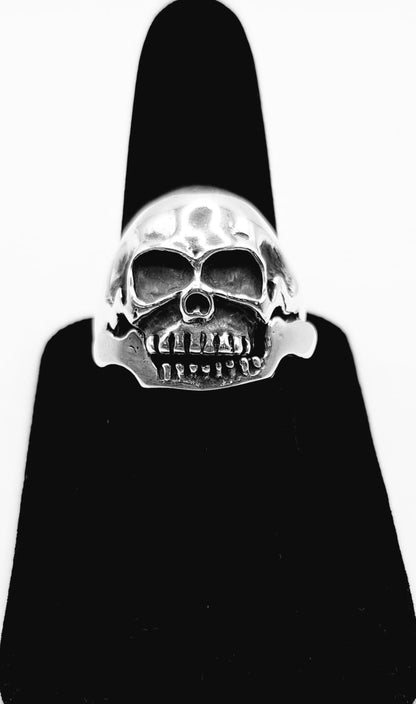 Sello de ley en el interior del anillo calavera en plata ley 925