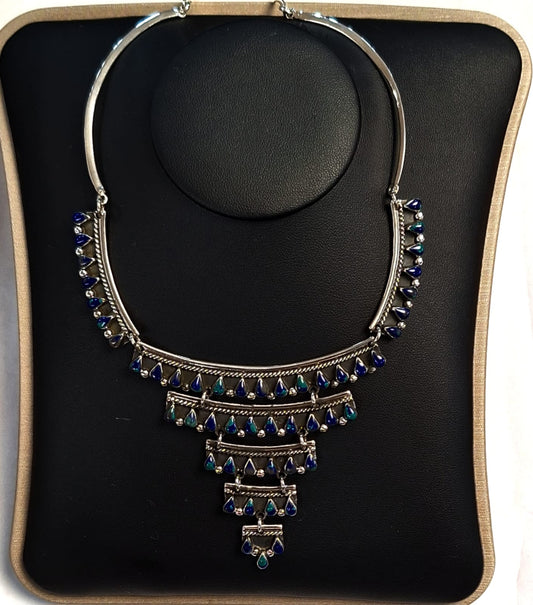 Collar con Incrustaciones de Piedras en Plata Ley 925, vista frontal