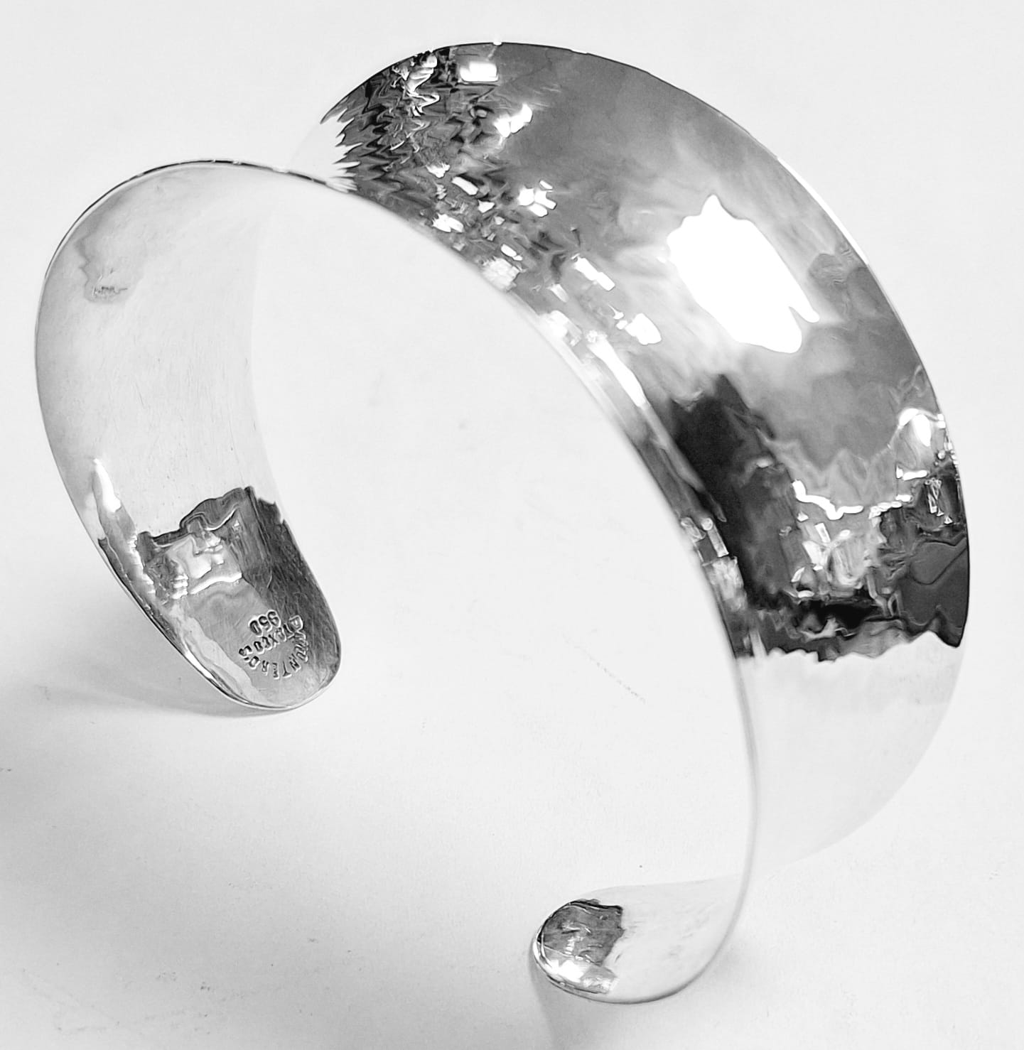 BRAZALETE MARTILLADO EN PLATA LEY 950