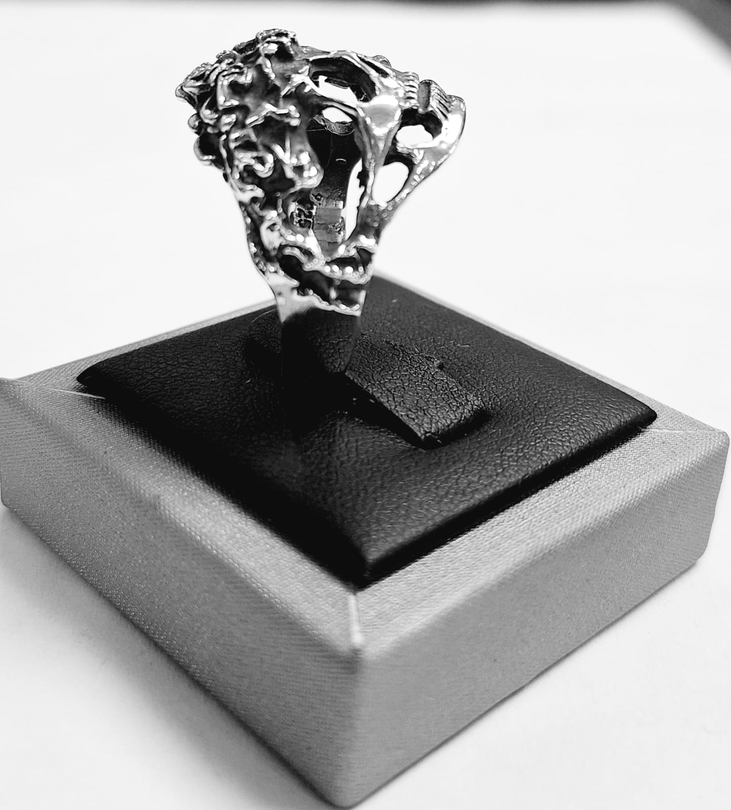 ANILLO CRÁNEO EN PLATA LEY 925
