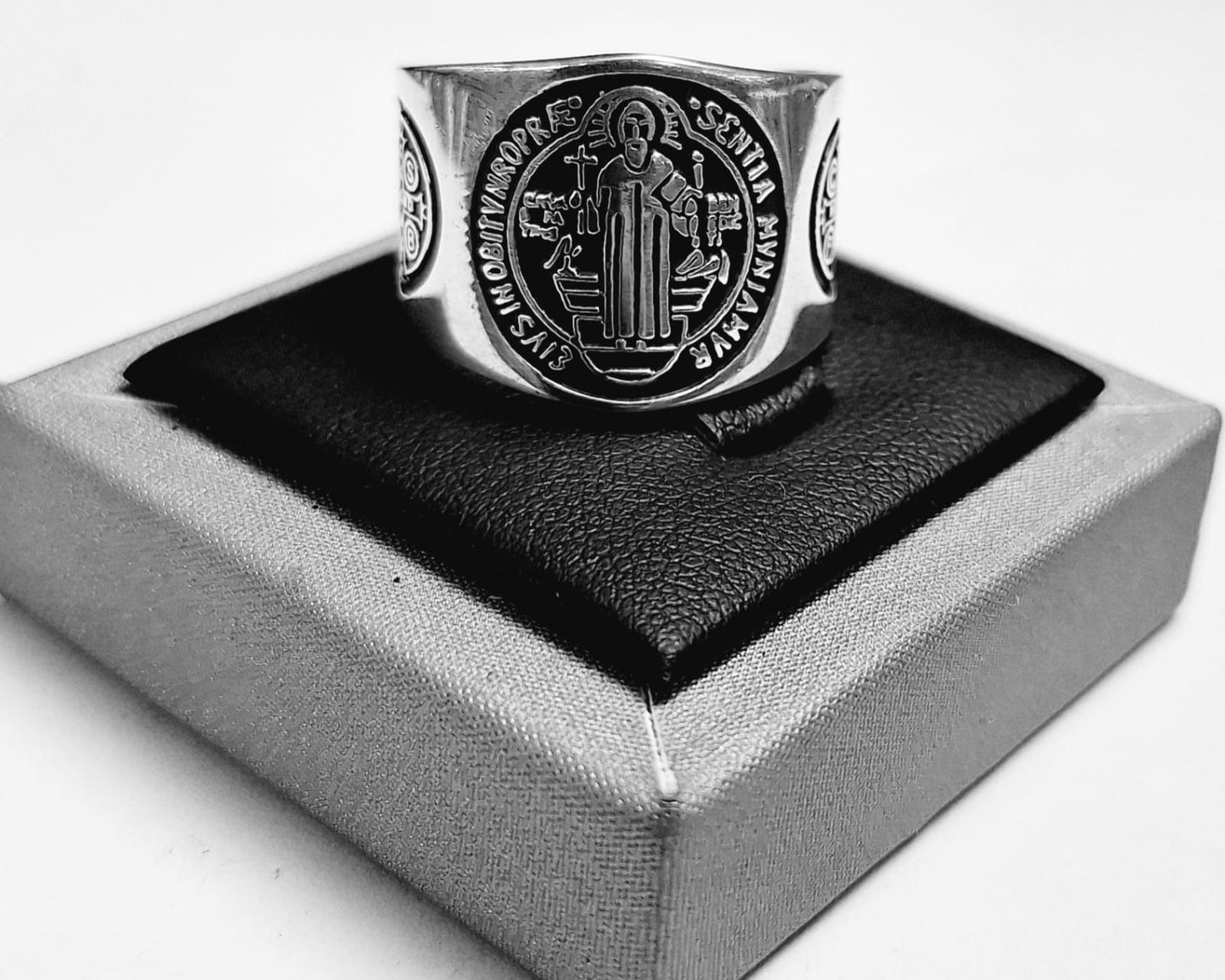 ANILLO SAN BENITO EN PLATA LEY 925