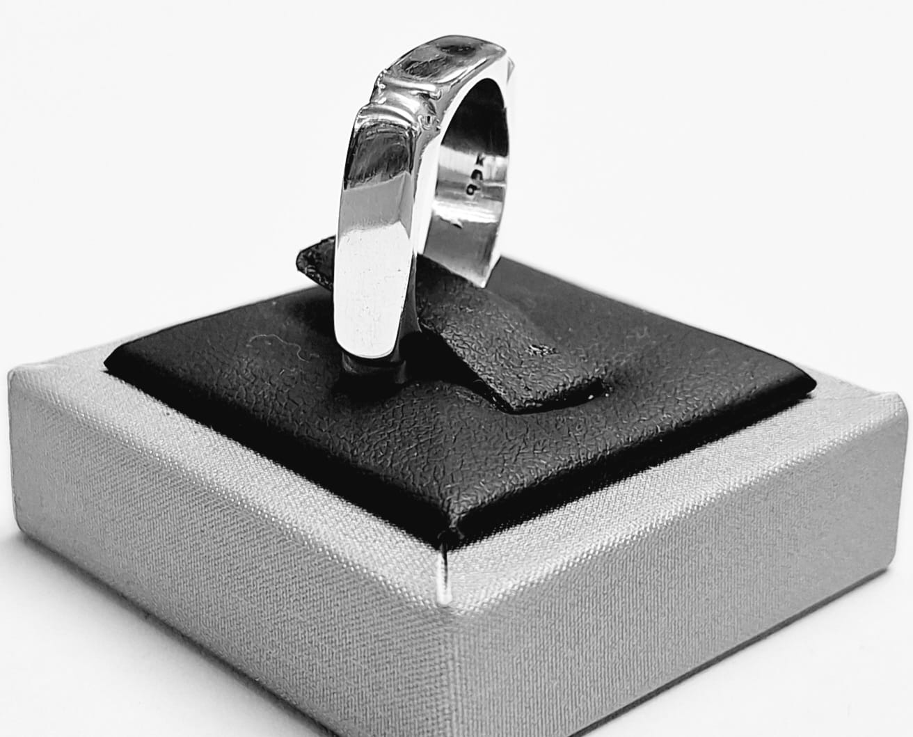 ANILLO EN PLATA LEY 925