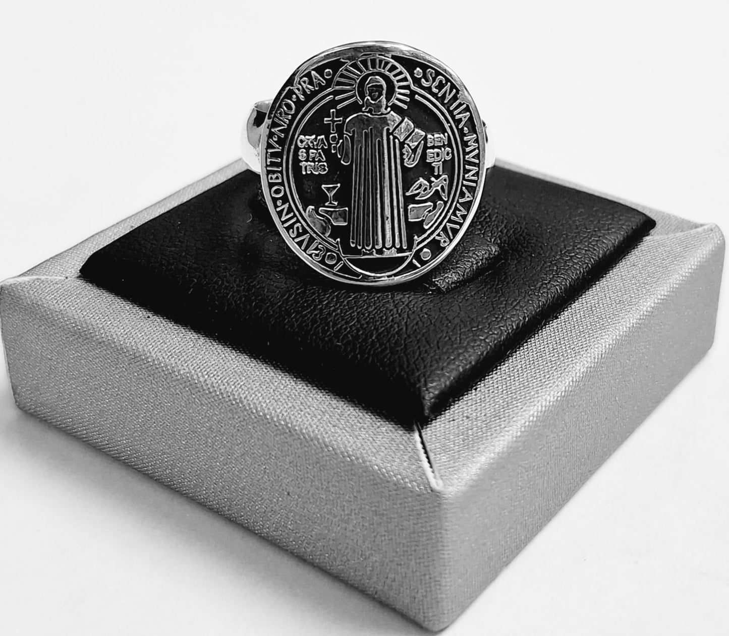 ANILLO SAN BENITO EN PLATA LEY 925