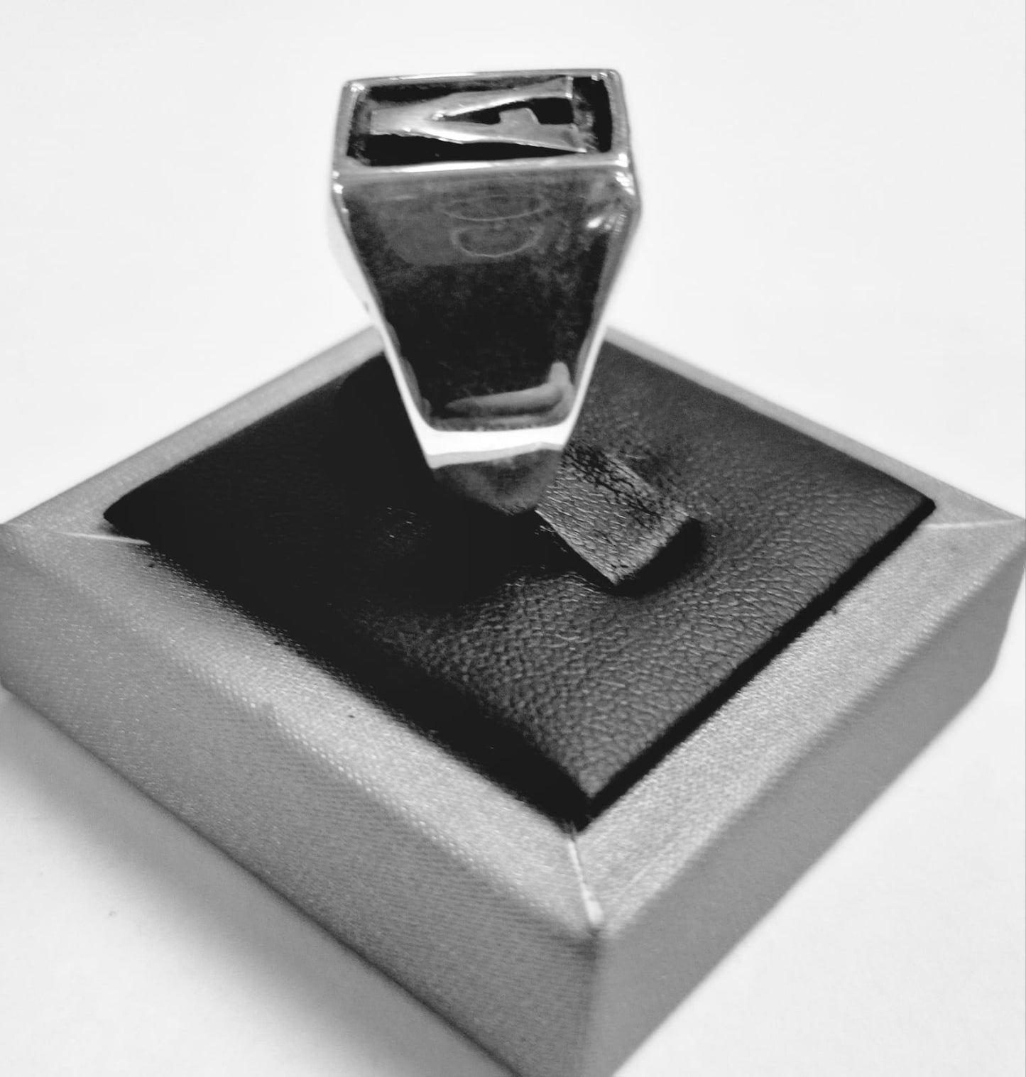 ANILLO LETRA A EN PLATA LEY 925