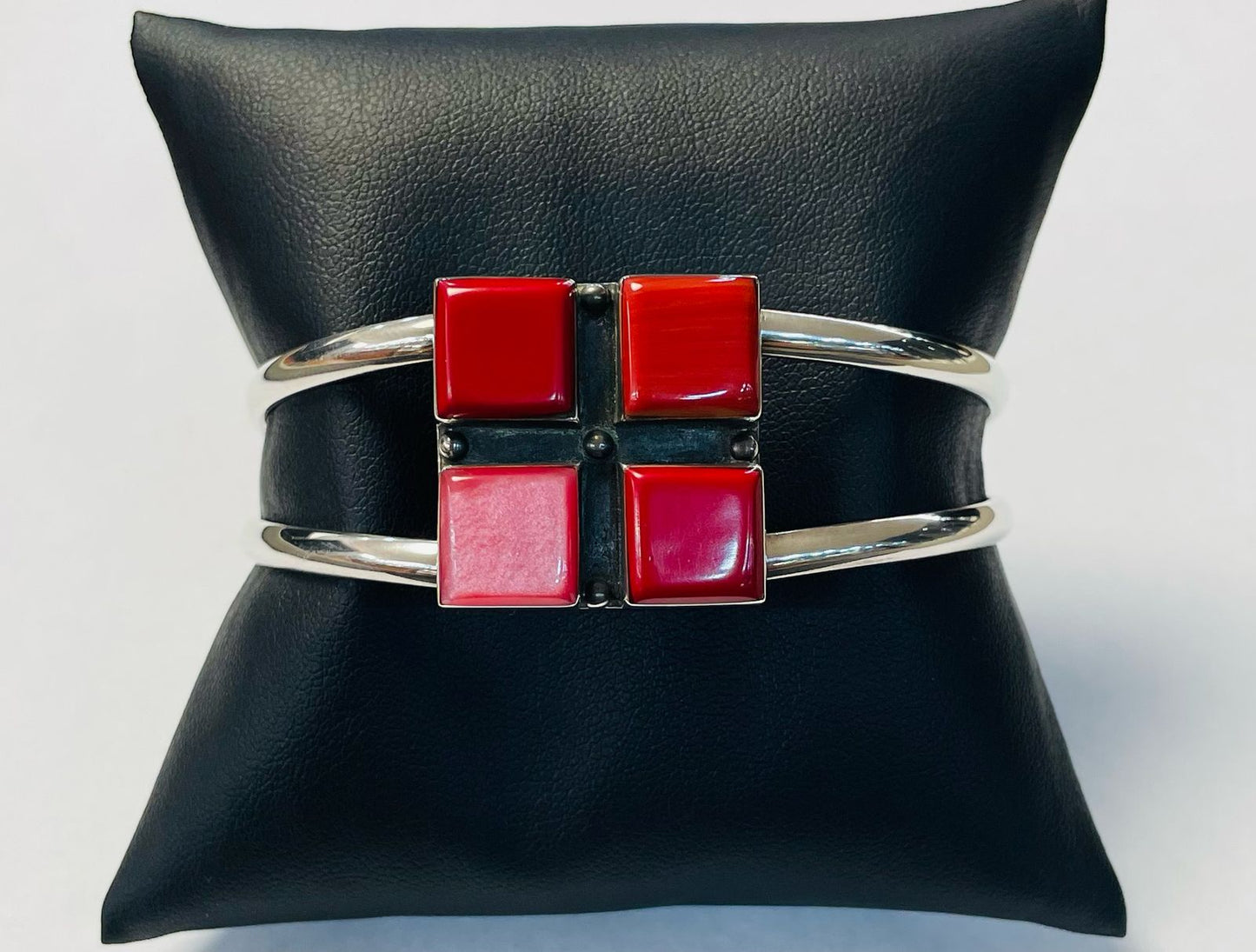 BRAZALETE EN PLATA LEY 925 CON CORAL