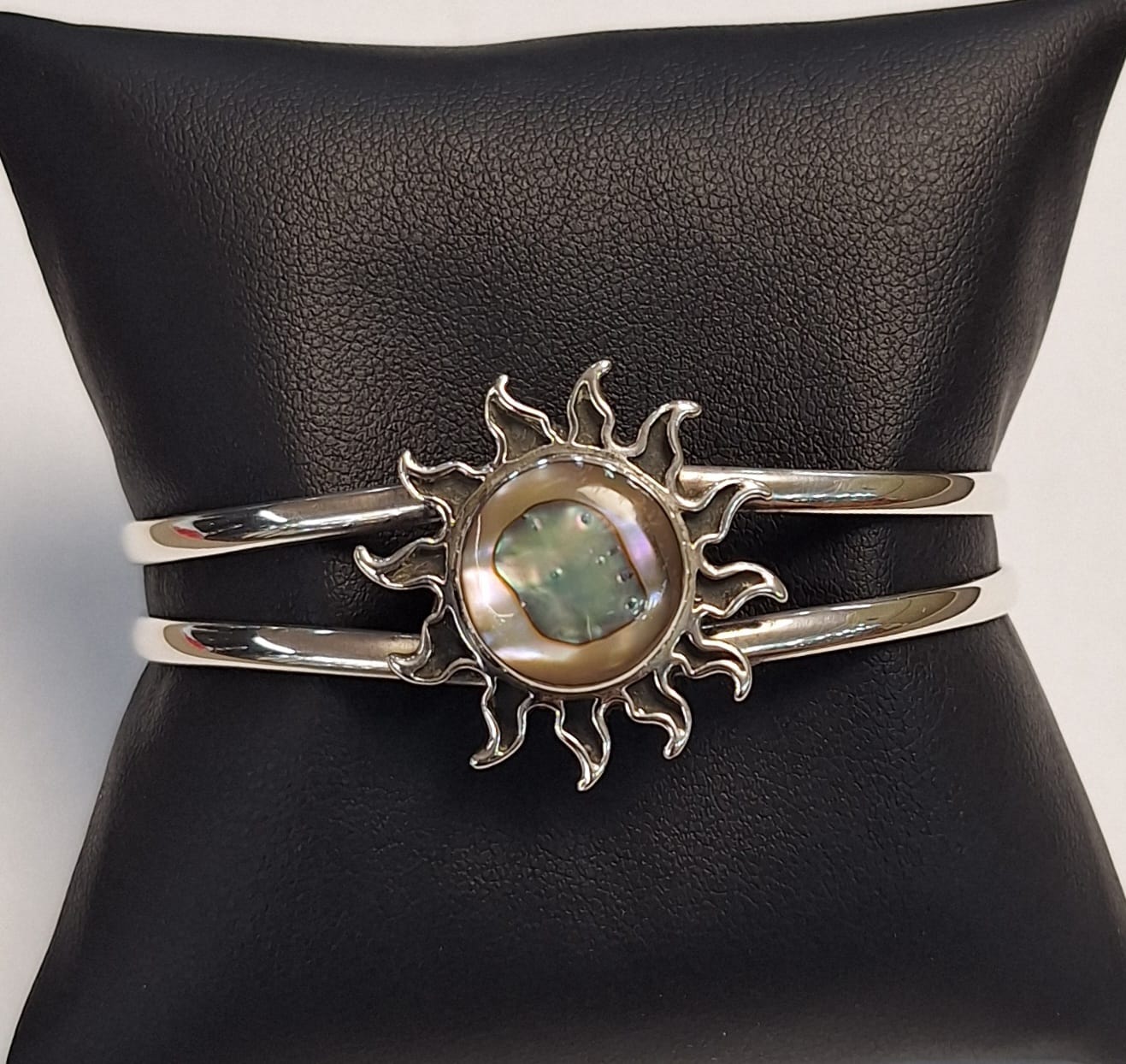 BRAZALETE CON CONCHA DE ABULON EN PLATA LEY 925