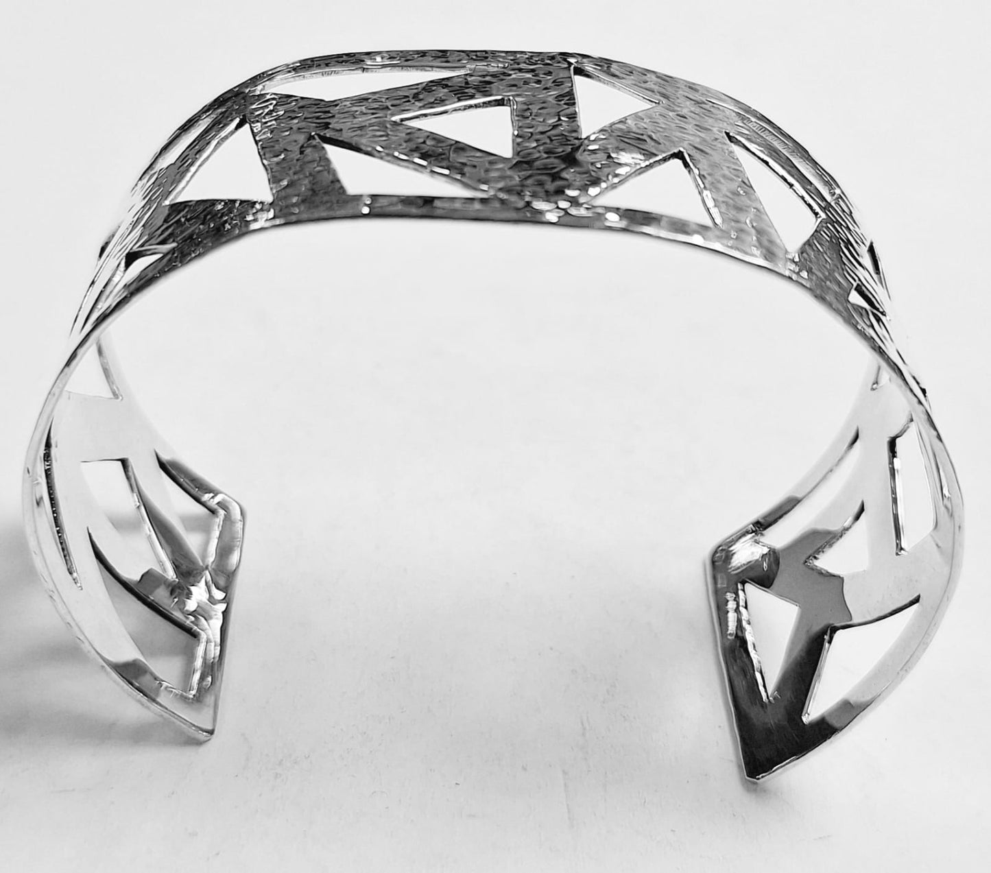BRAZALETE MARTILLADO EN PLATA LEY 950