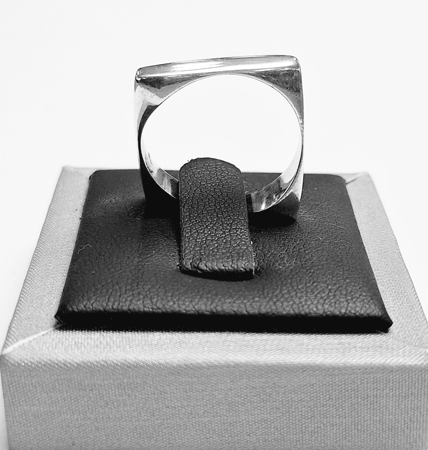 ANILLO EN PLATA LEY 925