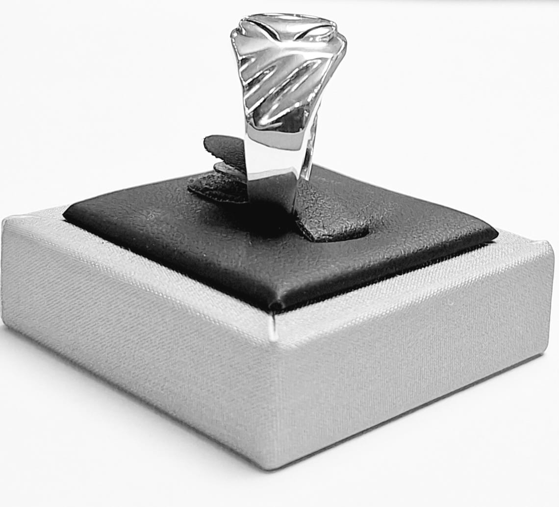 ANILLO EN PLATA LEY 925