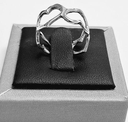 ANILLO CALADO  DE CORAZONES EN PLATA LEY 925
