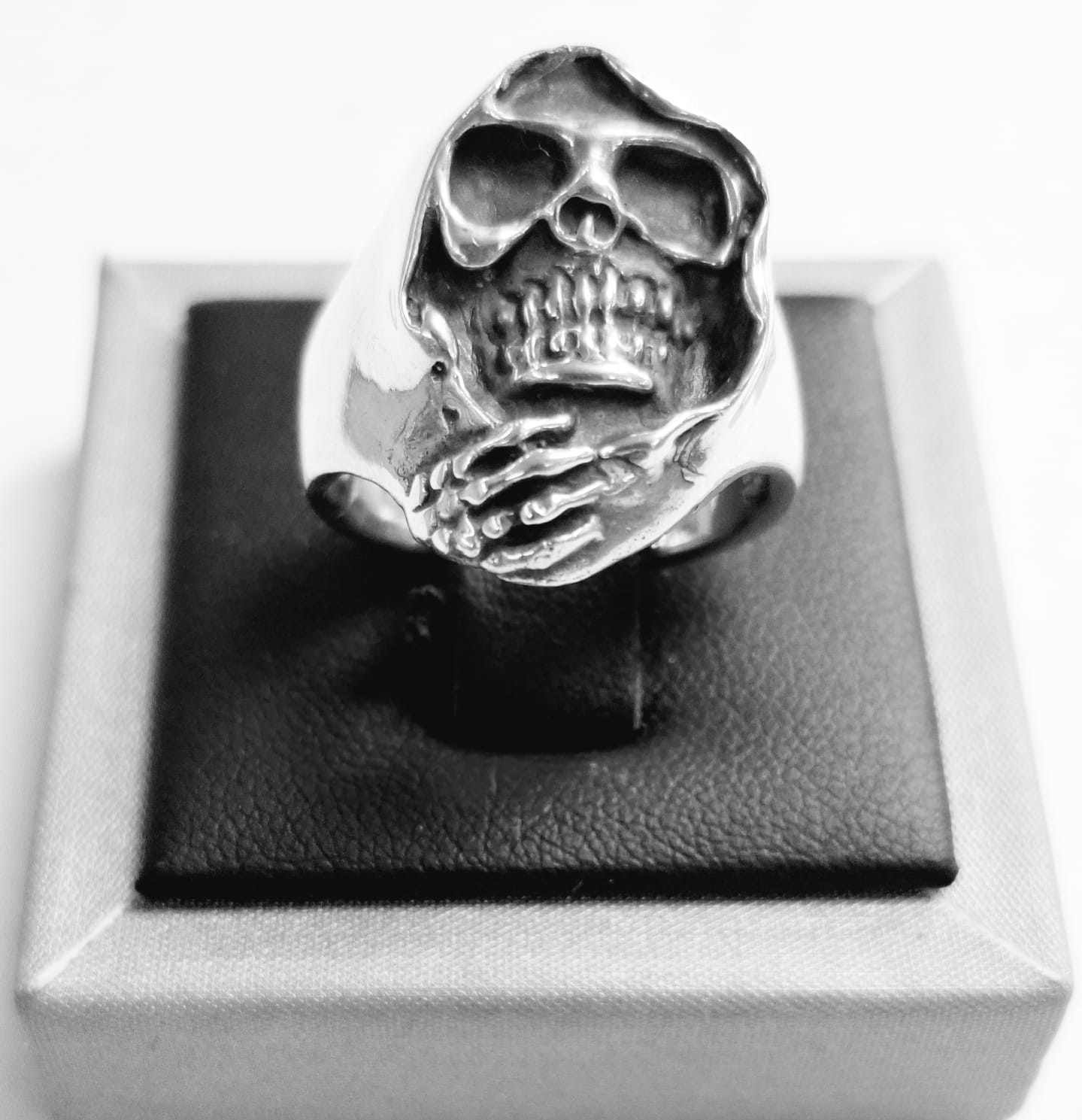 ANILLO CALAVERA CON CAPA EN PLATA LEY 925