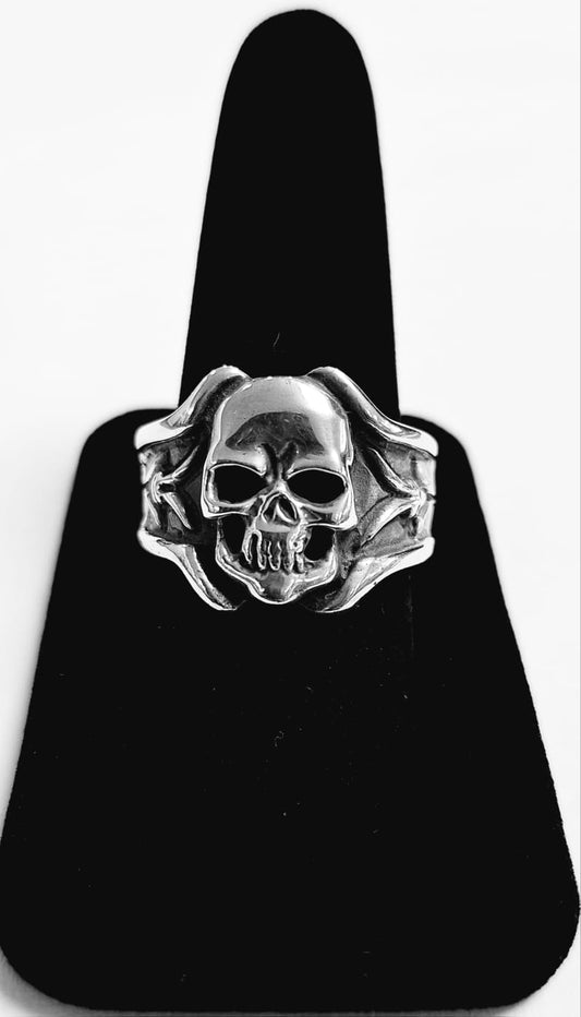ANILLO CALAVERA EN PLATA LEY 925