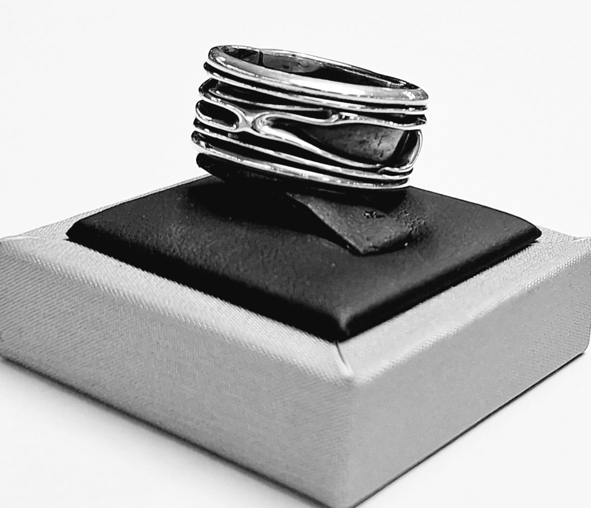 ANILLO CORRUGADO EN PLATA LEY 925