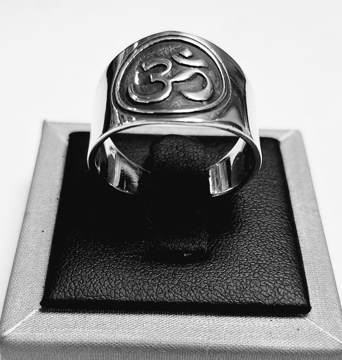 ANILLO SIMBOLO OM EN  PLATA  LEY 925