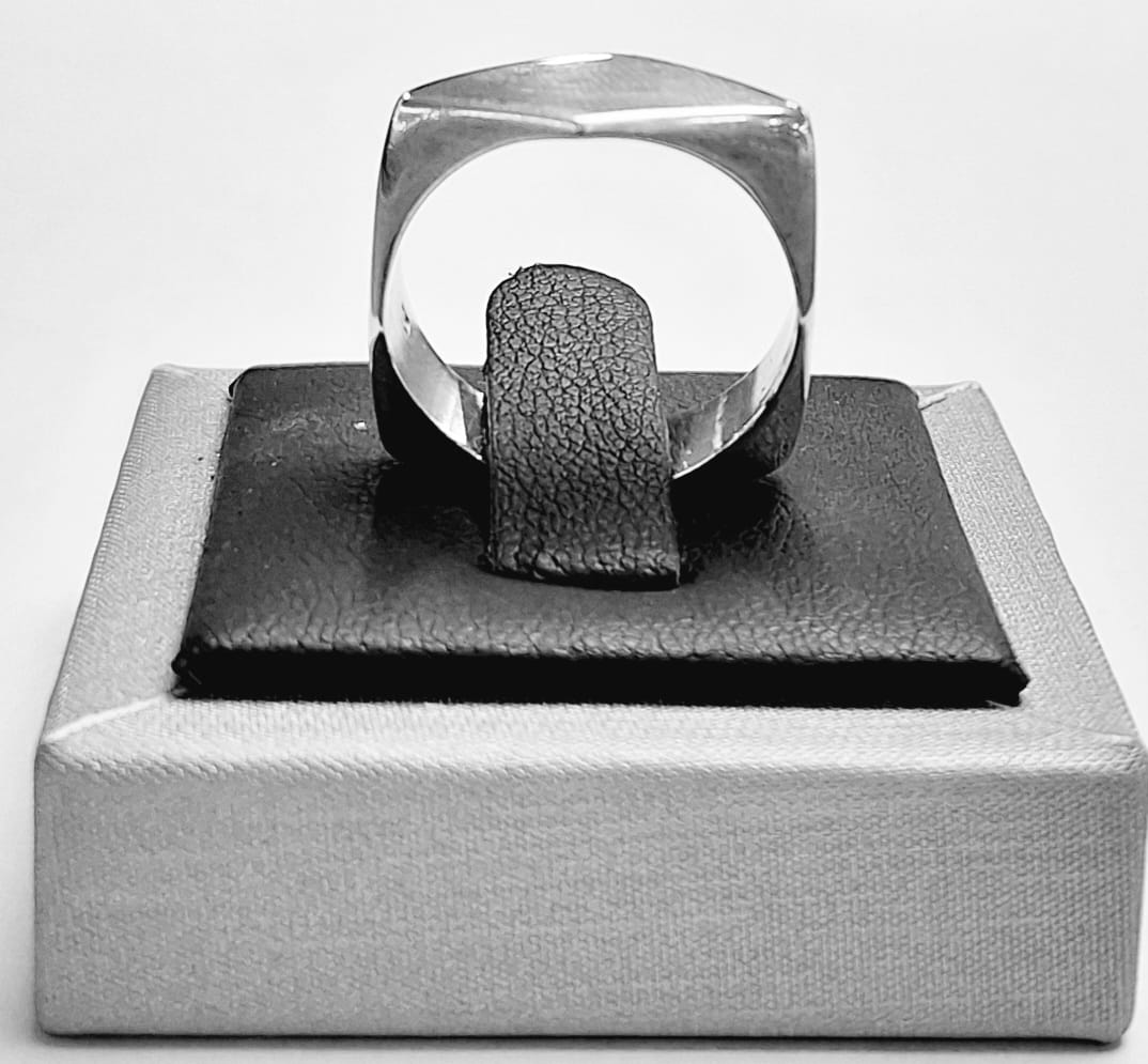 ANILLO EN PLATA LEY 925