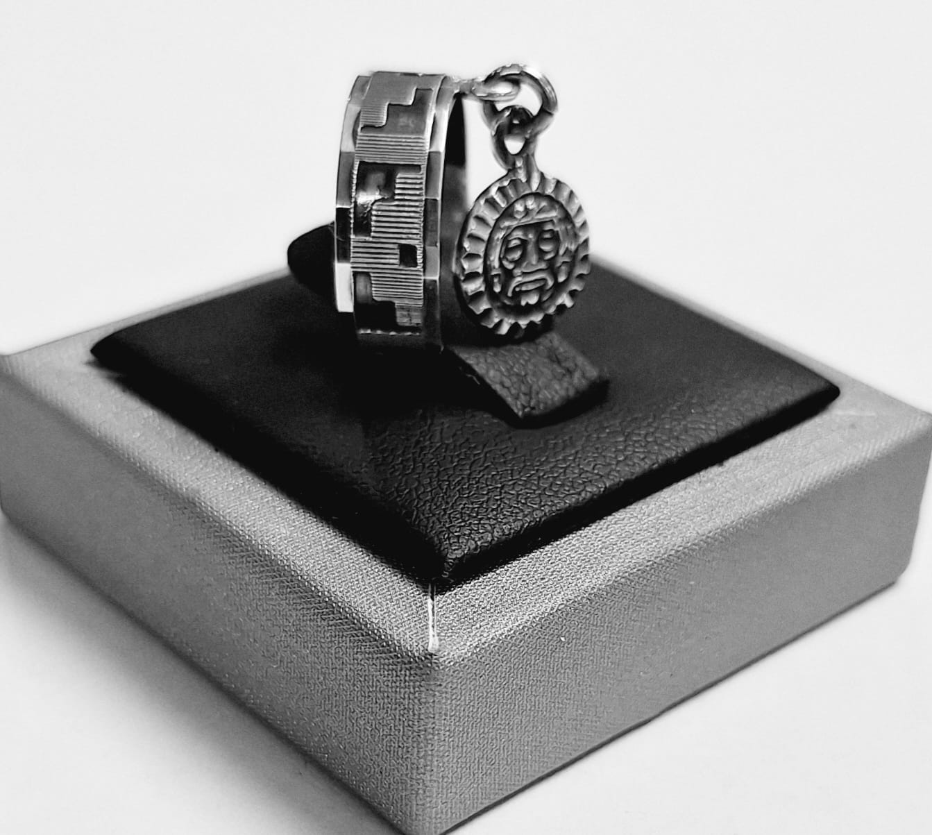 ANILLO CON COLGANTE AZTECA EN PLATA LEY 925