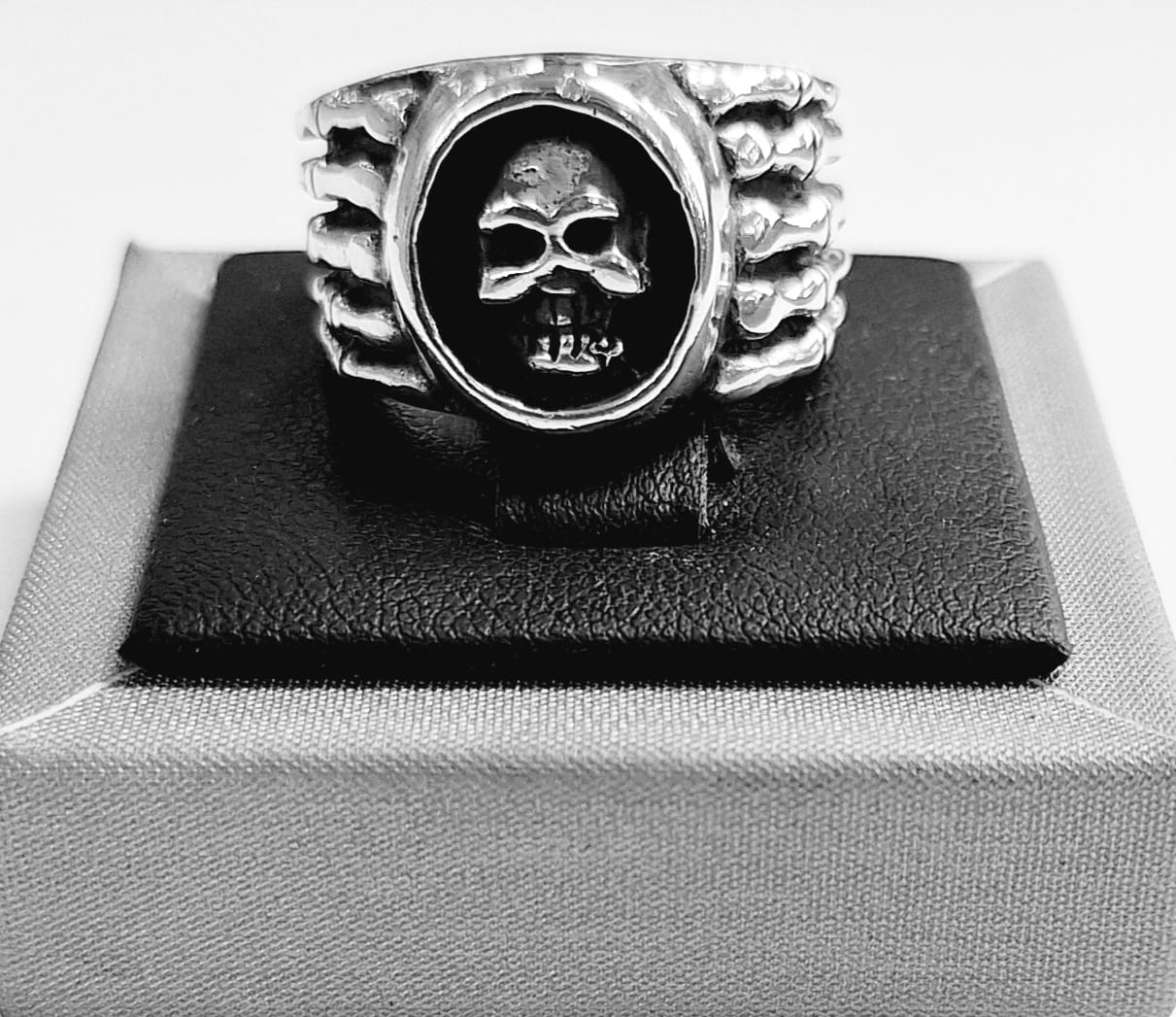 ANILLO  CRANEO EN PLATA LEY 925