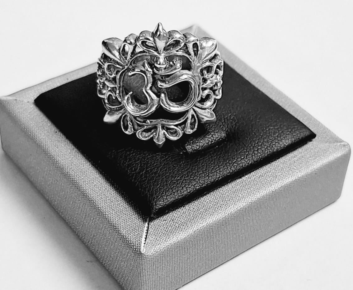 ANILLO SIMBOLO OM EN PLATA LEY 925