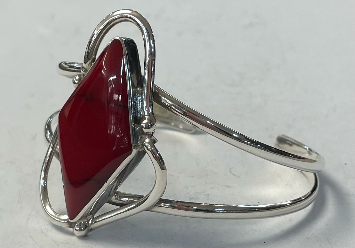 BRAZALETE CON CORAL EN PLATA LEY 925