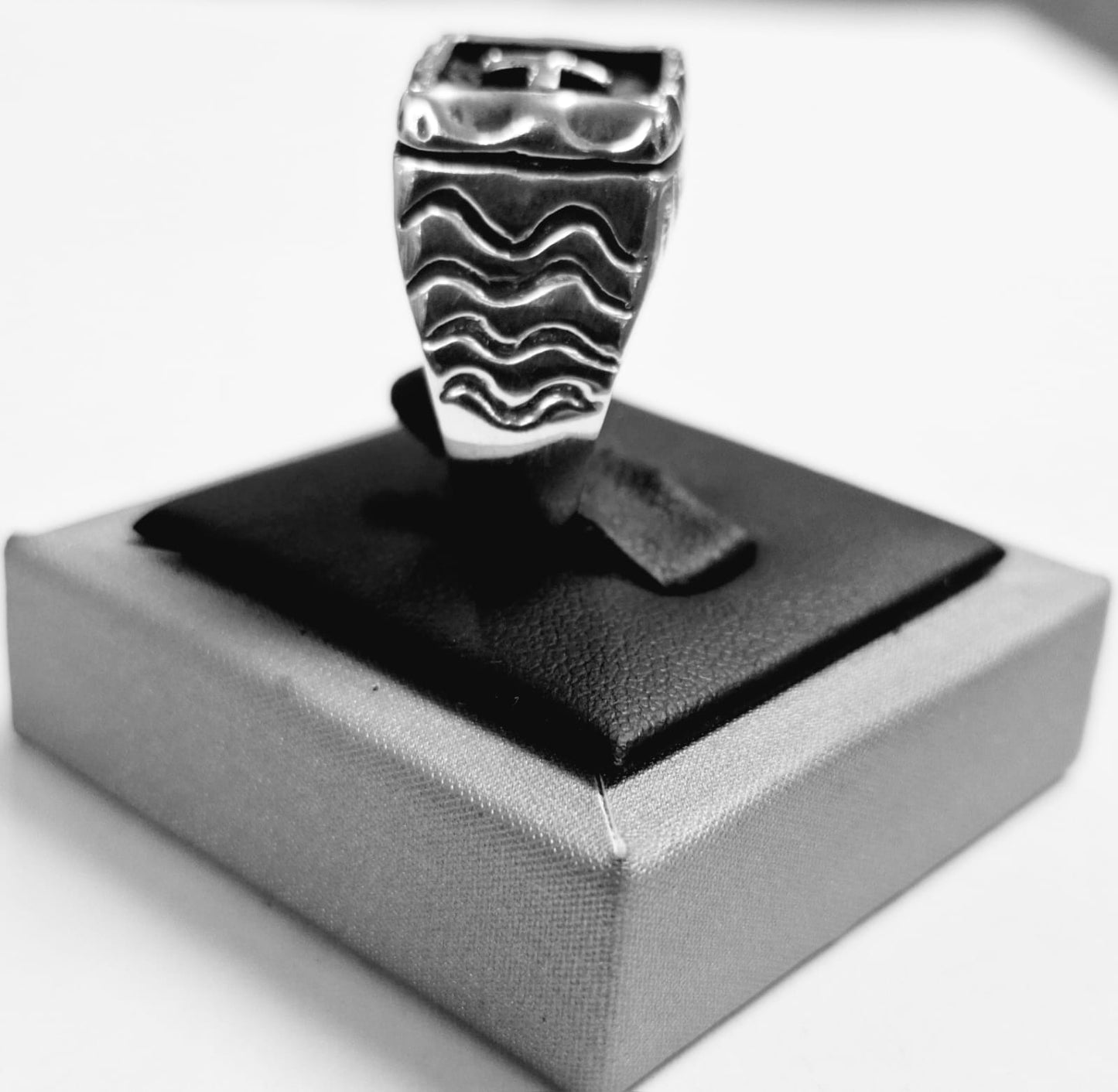 ANILLO CRUZ EN PLATA LEY  950