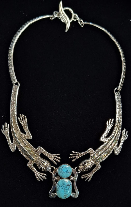 COLLAR  IGUANA CON INCRUSTACION DE TURQUESA EN PLATA LEY 925