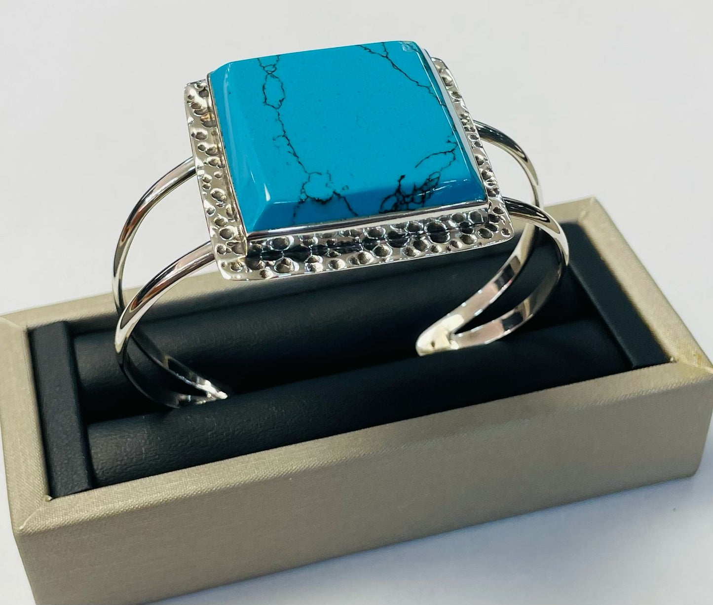BRAZALETE EN PLATA LEY 925 CON TURQUESA