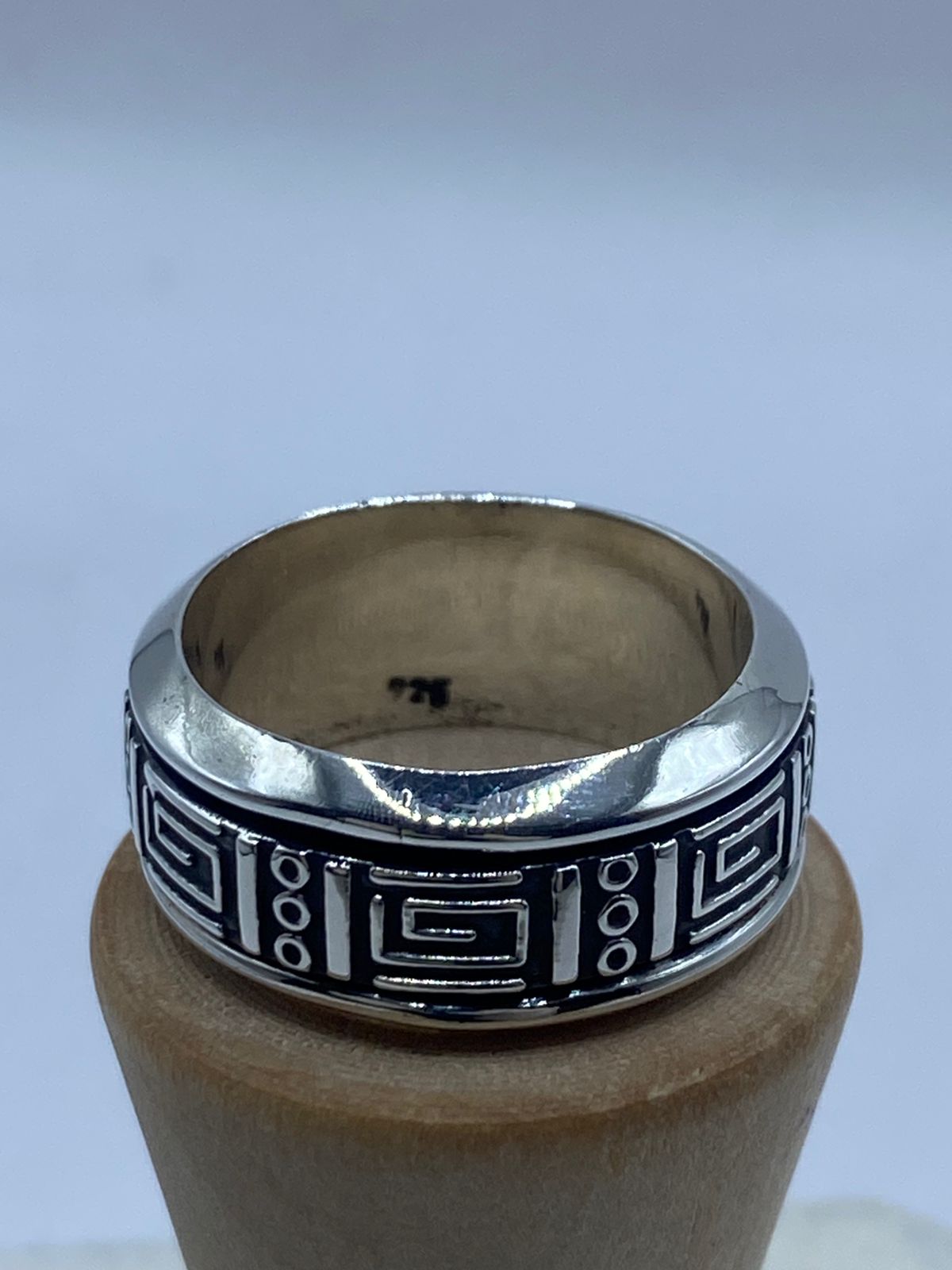 🌀 Anillo Giratorio de Plata 925 con Greca Geométrica